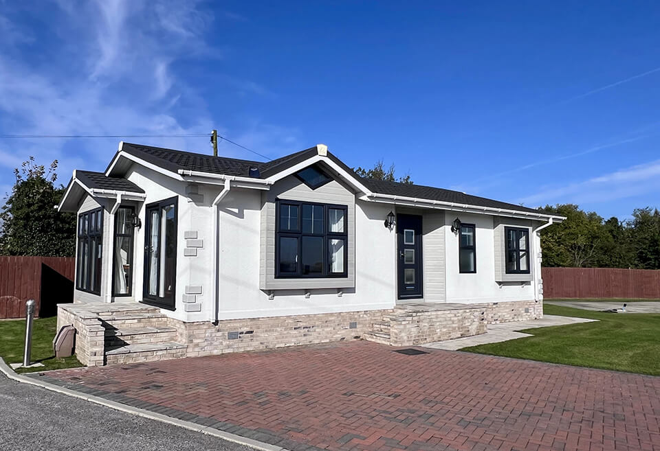 Stately Albion Windsor park home at Whitecotes