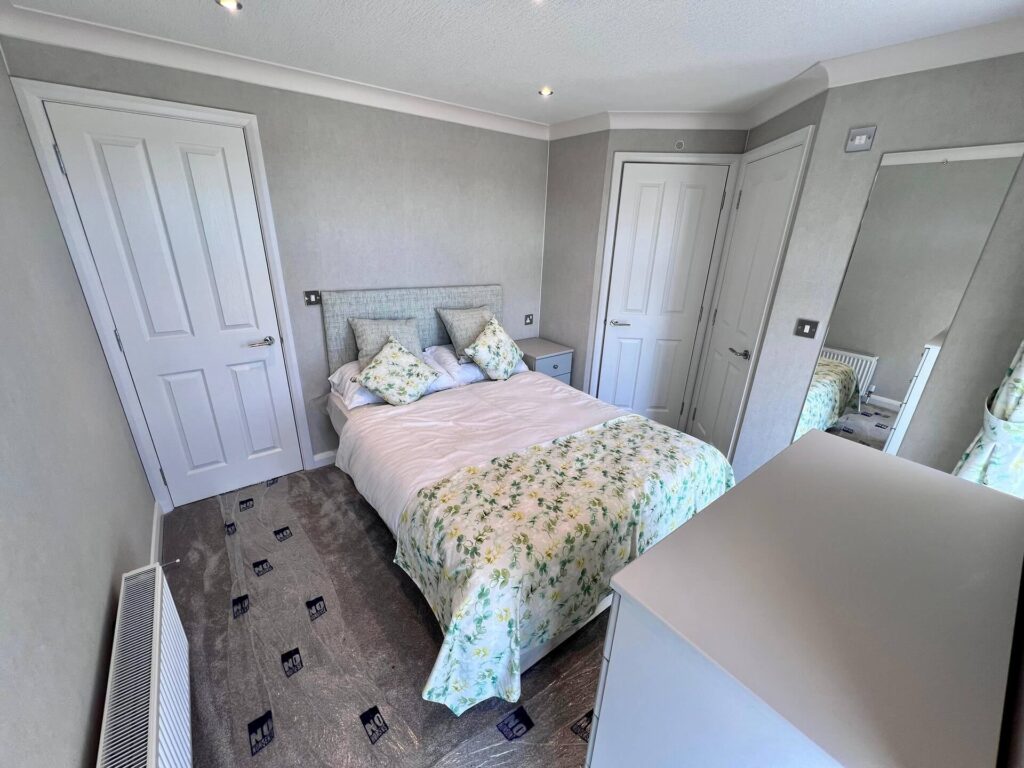 Stately Windsor park home gallery photograph